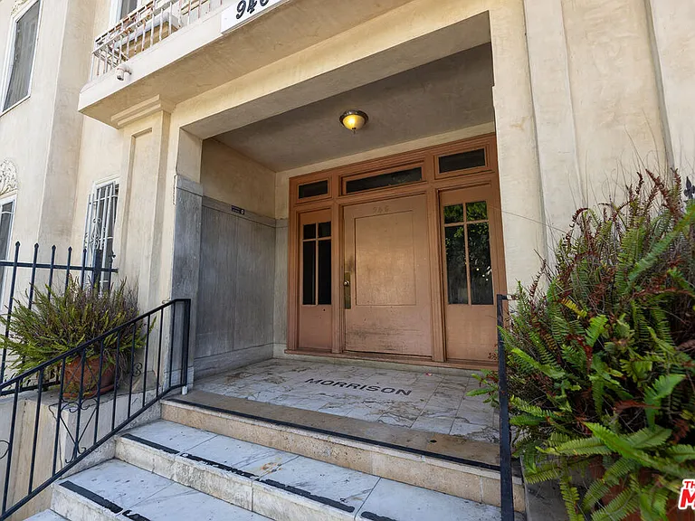 946 S Burlington Ave #212 — Photo 15