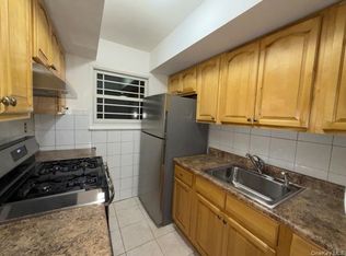 1020 Throggmorton Ave #1, Bronx, NY 10465