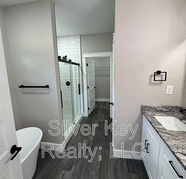 920 Stratford Ave — Photo 19