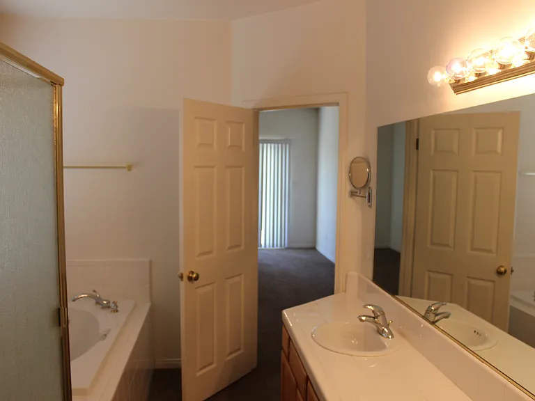 12111 Great Country Dr — Photo 5