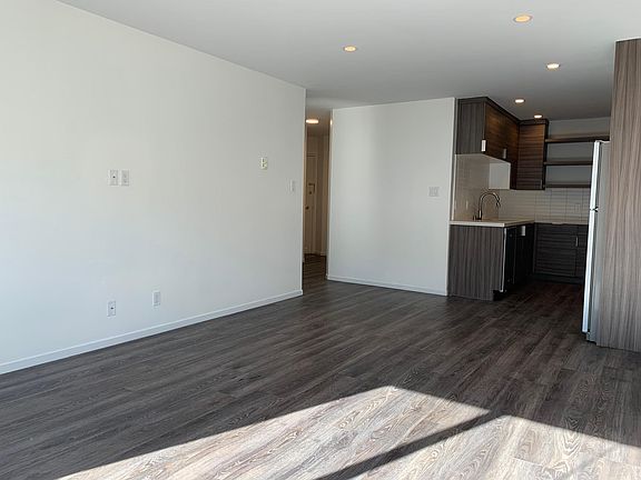 5th image of 2640 Greenwich St APT 305