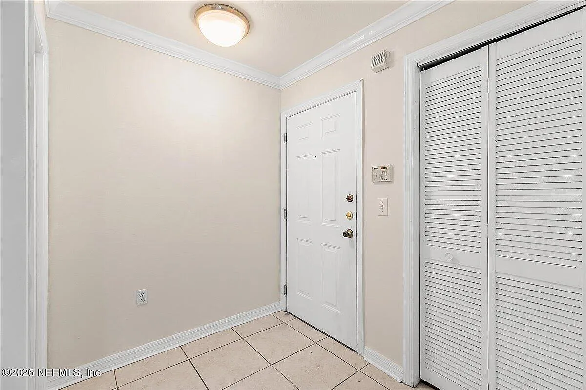 2 bed, 2.0 bath, 1077 sqft, $1,375 — Photo 4