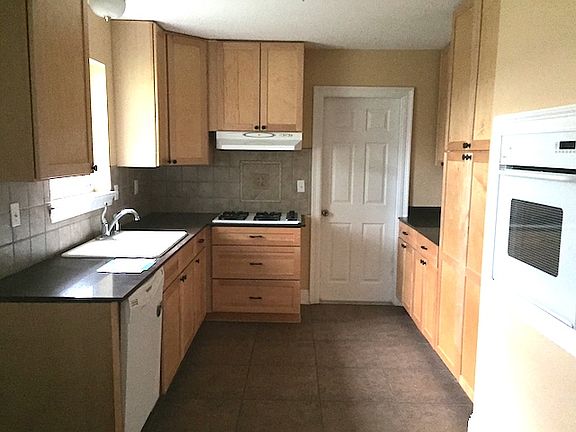 4th image of 3108 Taft Park