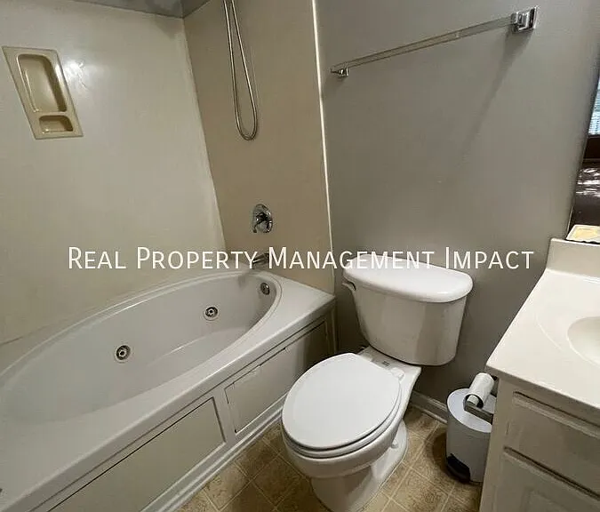 528 Auburn Square Dr — Photo 18
