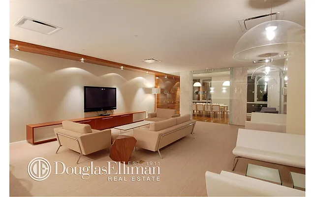 Rented by Douglas Elliman | media 15