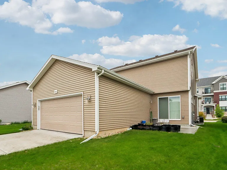 1835 Summerfield Way — Photo 37