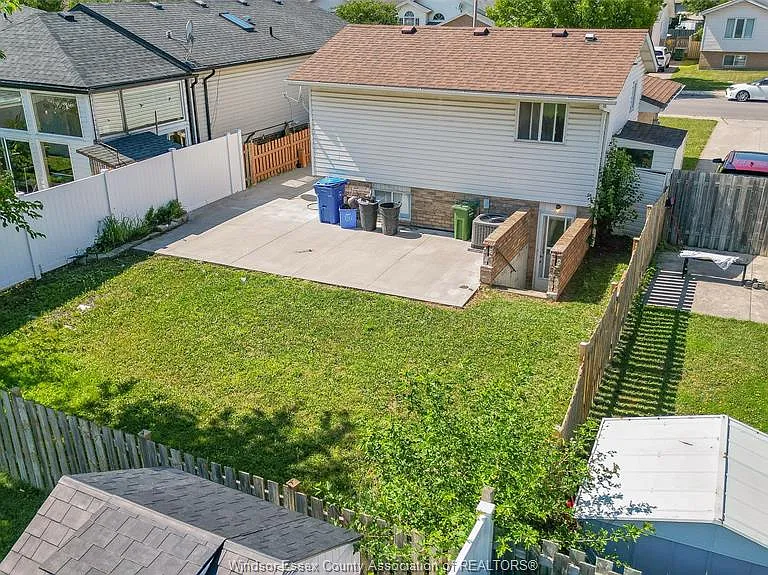 1465 Foster Ave — Photo 23