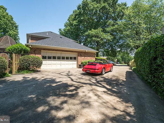 4th image of 4596 Wessex Ct