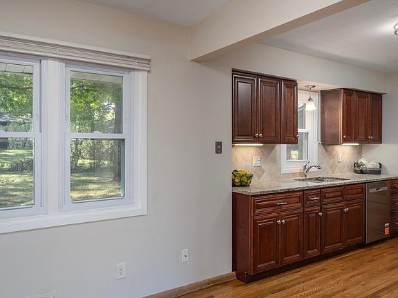 5th image of 2837 Matilda St