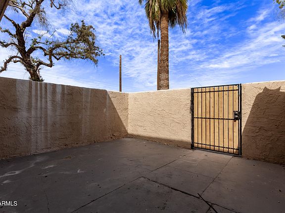 3rd image of 5416 W LYNWOOD Street