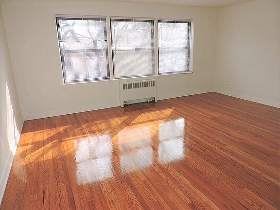 3rd image of 5318 N Washtenaw Ave