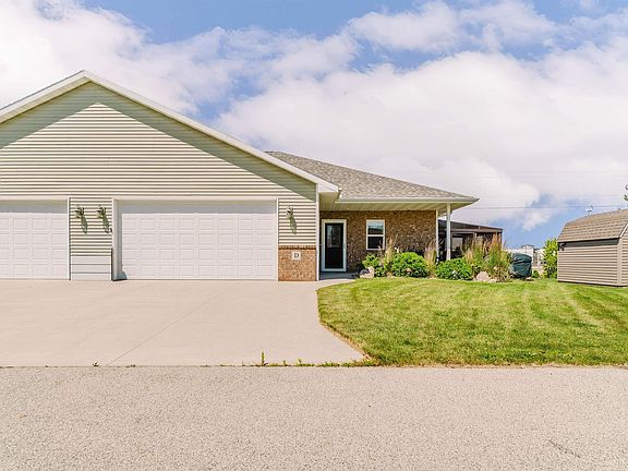 2nd image of 320D E Evergreen Dr