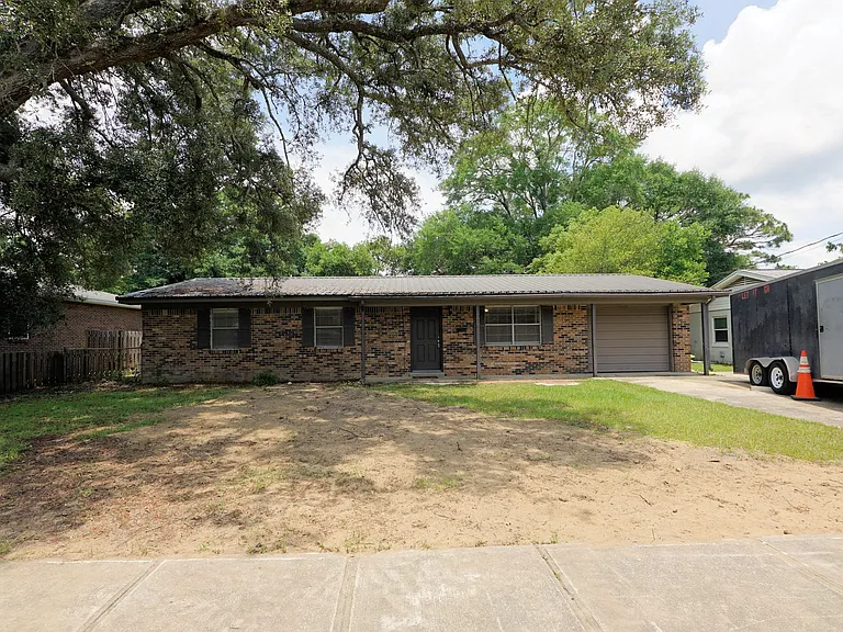 260 Glenview Ave — Photo 2