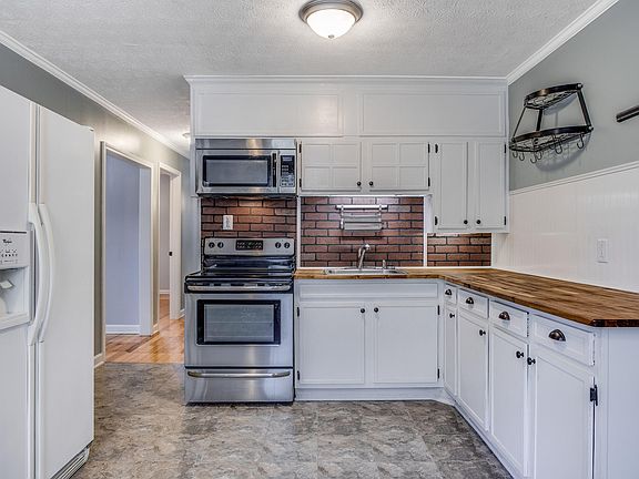 5th image of 1010 S Park Cir
