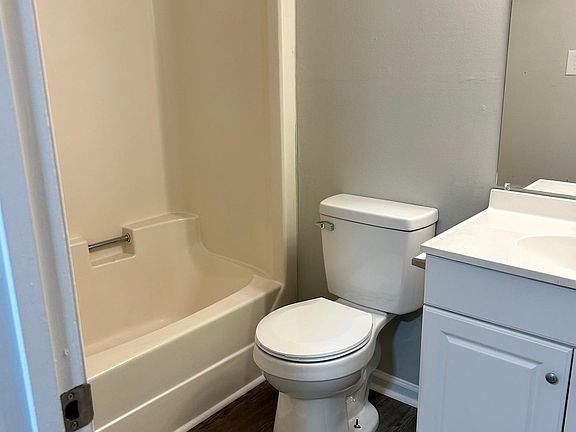 4th image of 1114 Maiden Ln APT 3