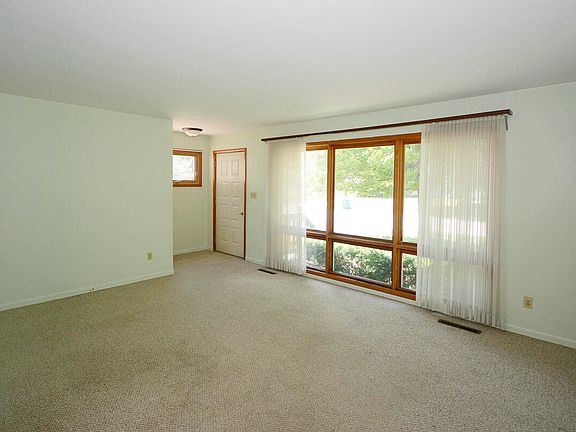 4th image of 205 S Nursery St