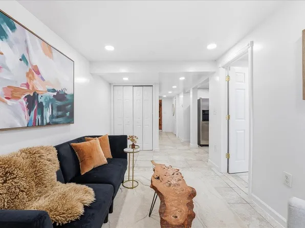 168 Carlton Avenue image 13 of 25