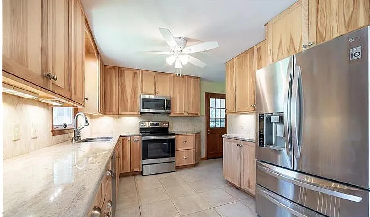 Kitchen - 3546 Richmond Rd