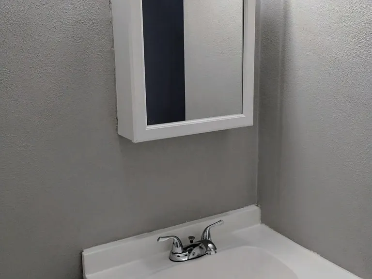 UPSTAIRS BATHROOM.