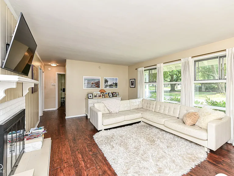 1220 Oak Ridge Dr — Photo 3