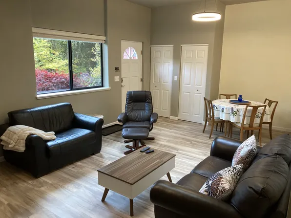 19063 12th Ave NE, Poulsbo, WA 98370