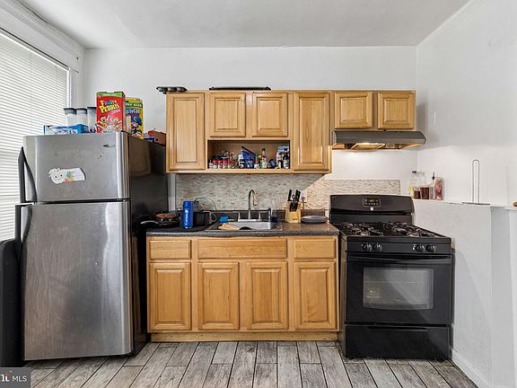 3rd image of 854 Haddon Ave