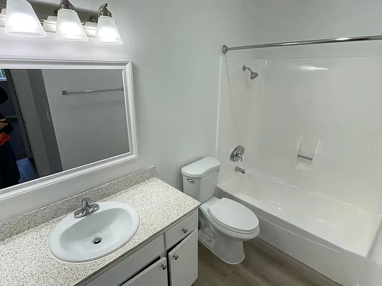 Cordova Apartments — Photo 35