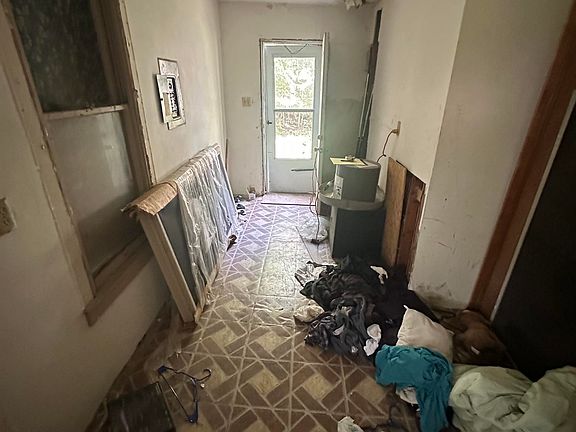 4th image of 922 SE 12th St