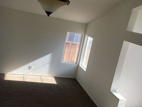 4th image of 13129 Aurora Ave