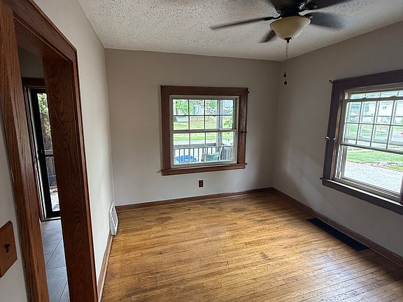 4th image of 2683 6th St