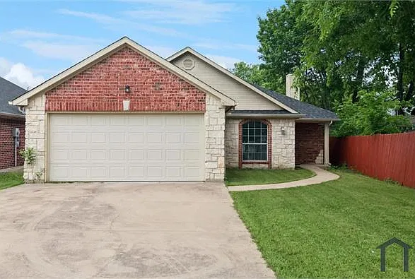 745 Lakeside Dr