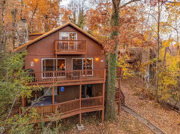 924 Stans Ct, Gatlinburg, TN 37738