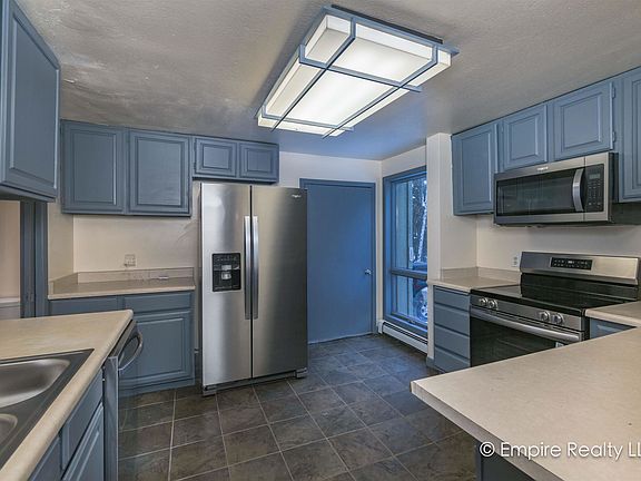4th image of 967 Dakota St