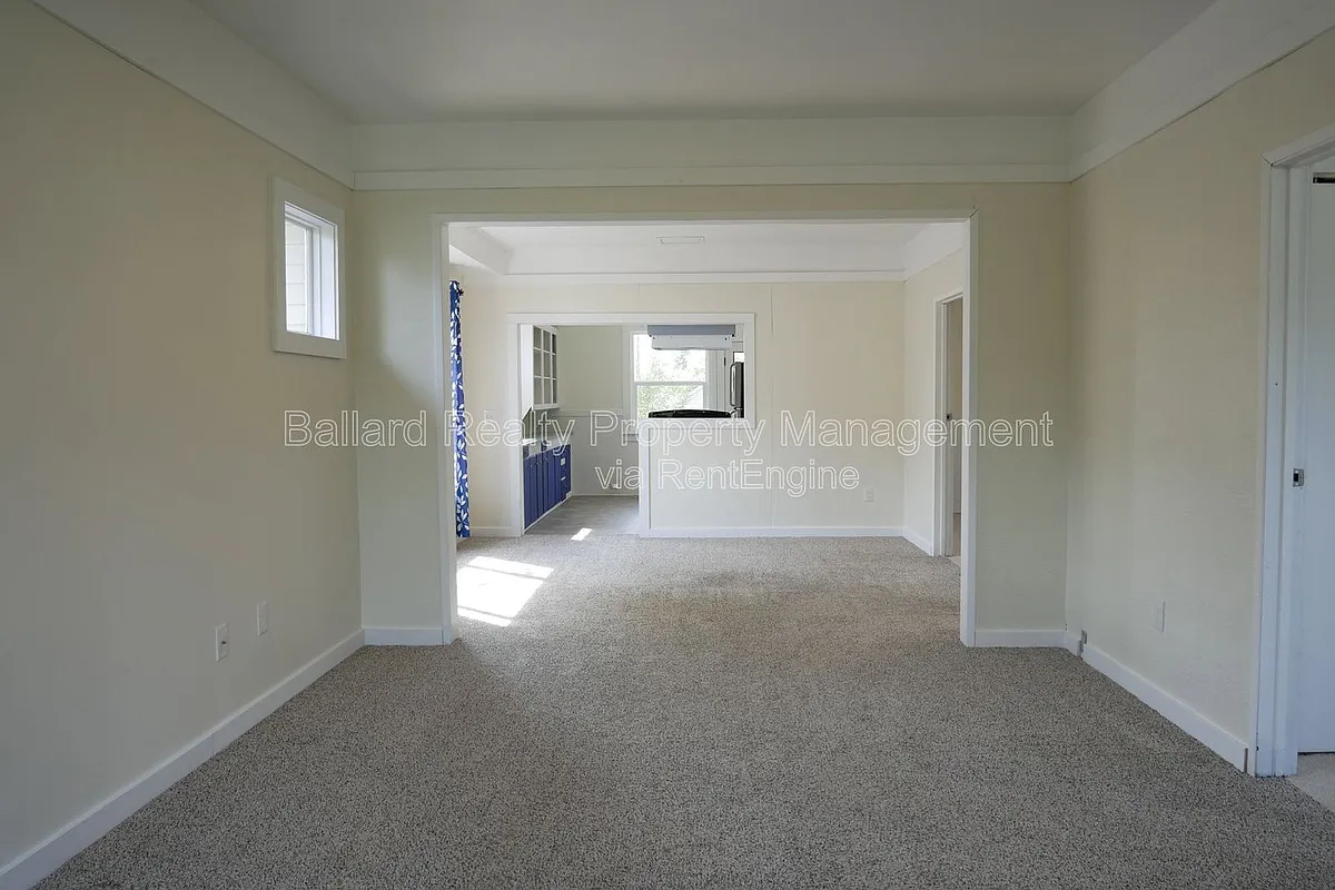 Building Photo - 6711 4th Ave NW #A
