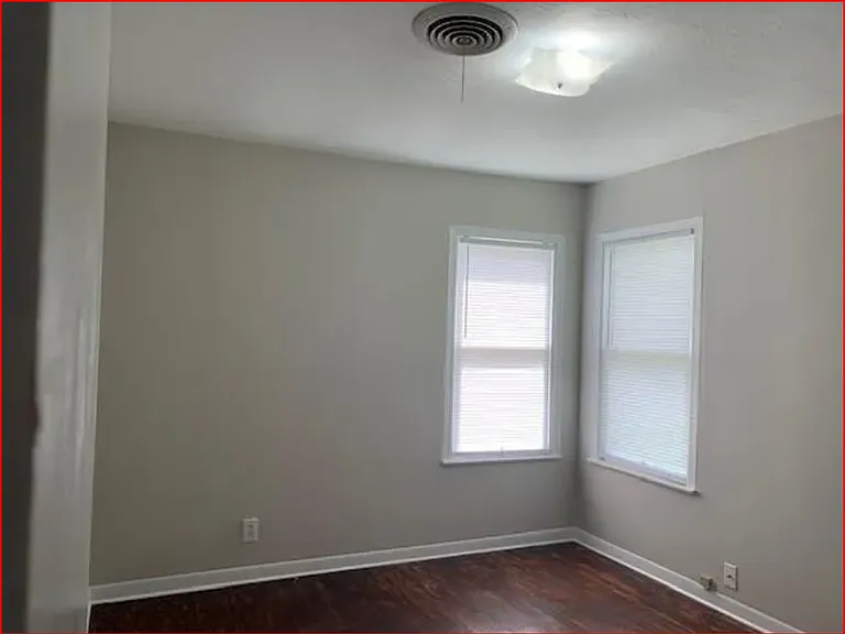 202 S Hill St — Photo 9