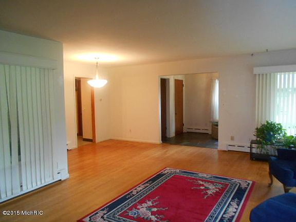 2nd image of 1455 Yorkshire St SE