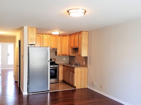 5th image of 1275 Buchanan St APT 1