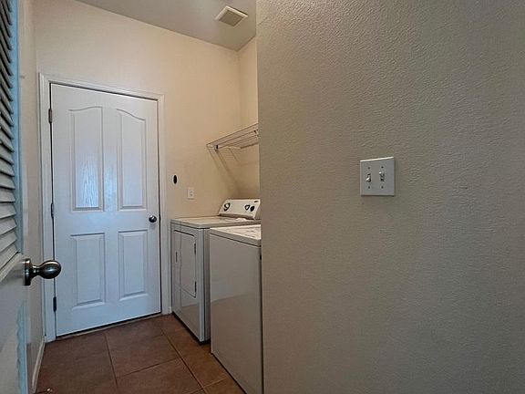 4th image of 942 Larkspur Ave