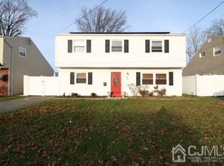 127 Camelot Dr, Port Reading, NJ 07064