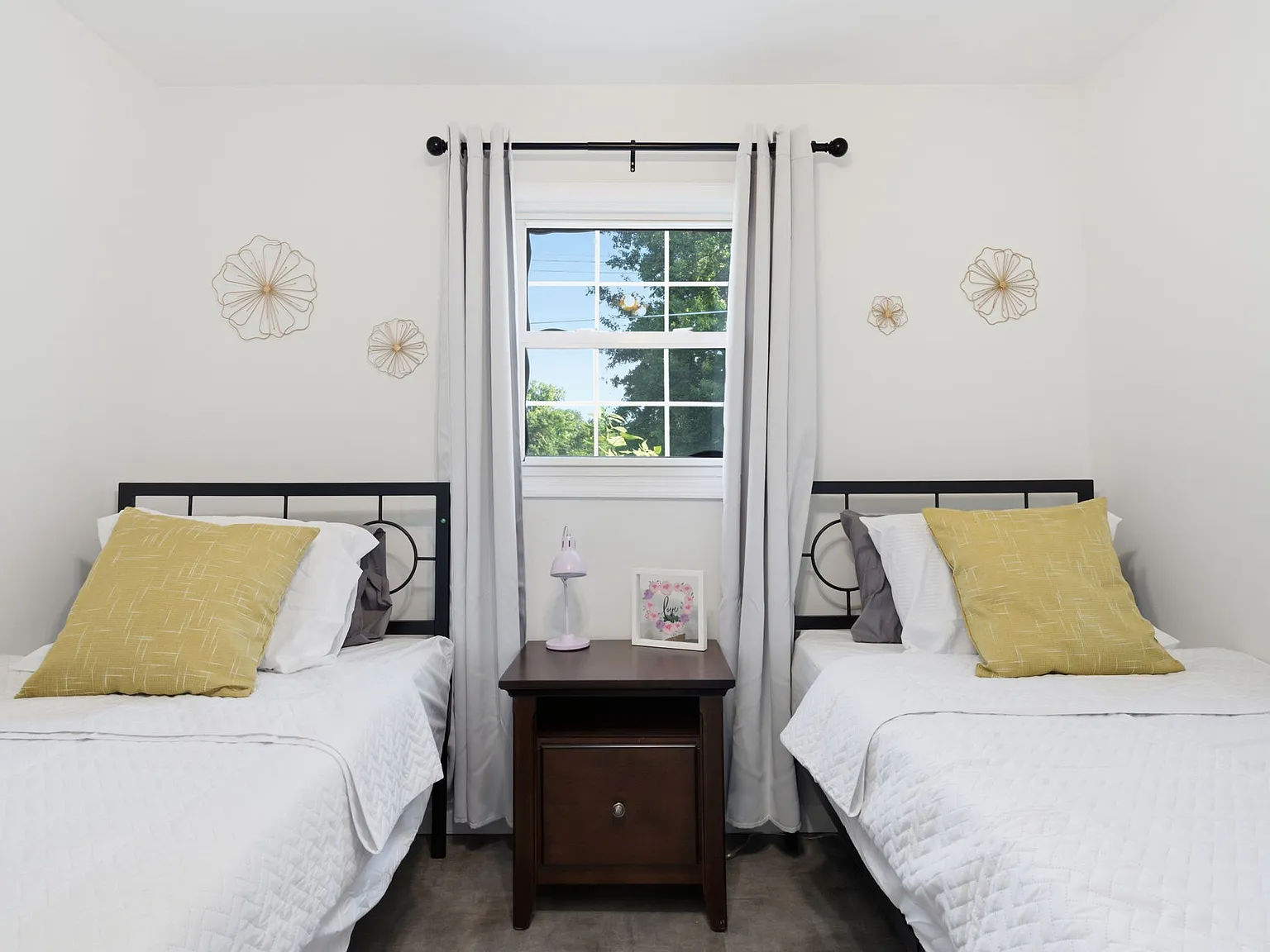3 bed, 950 sqft, $3,500 — Photo 2