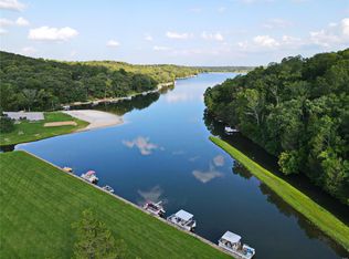 72 S Lake Dr, Hillsboro, MO 63050