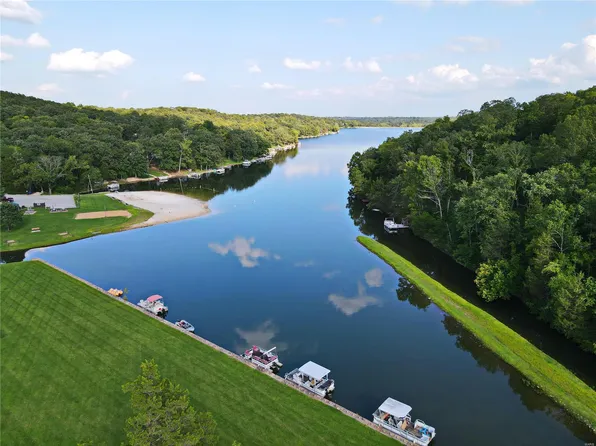 72 S Lake Dr, Hillsboro, MO 63050