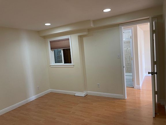 4th image of 230 Niagara Ave