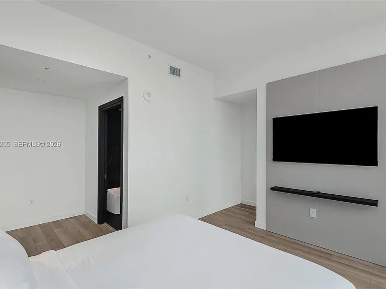20 NE 11th St #4901 — Photo 17