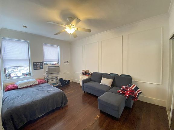 3rd image of 755 W Cornelia Ave APT 307
