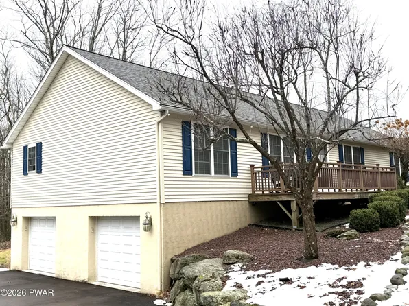 46 Tennis Club Cir, Lakeville, PA 18438