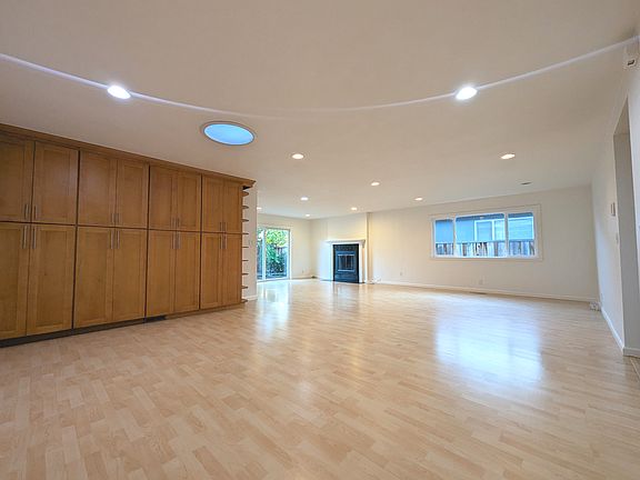 2nd image of 876 Pippin Dr