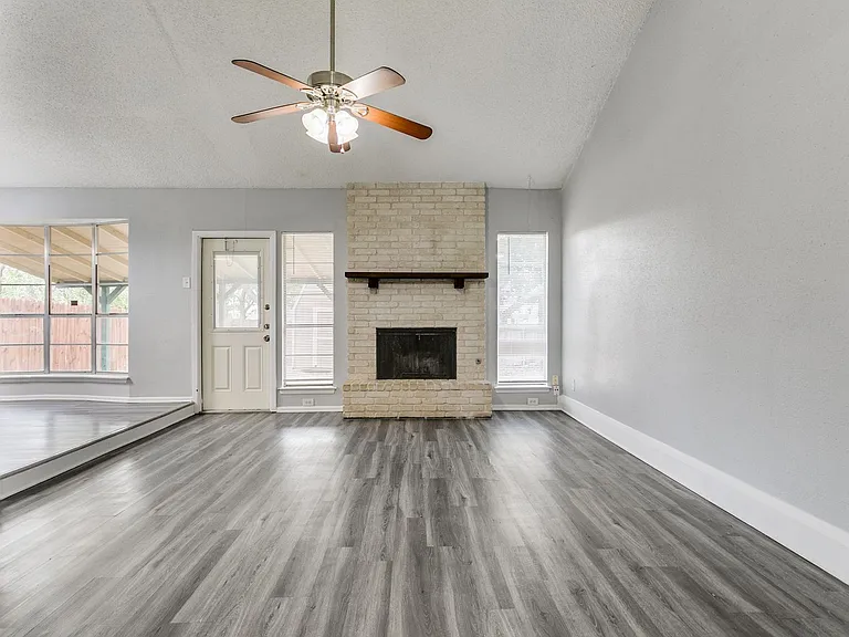 13226 Chesterton Dr — Photo 4