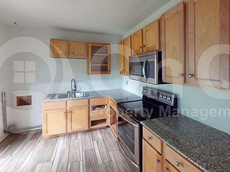 17 Macarthur Dr #B — Photo 3