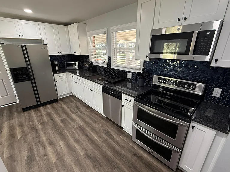 Full Kitchen and updated appliances